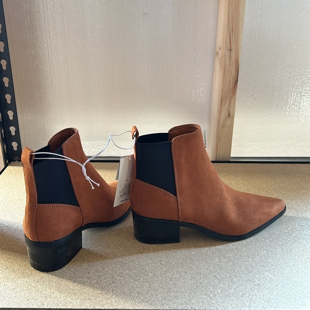 A New Day ankle boots. NWT. Brown and black. Low heel. size 7.5